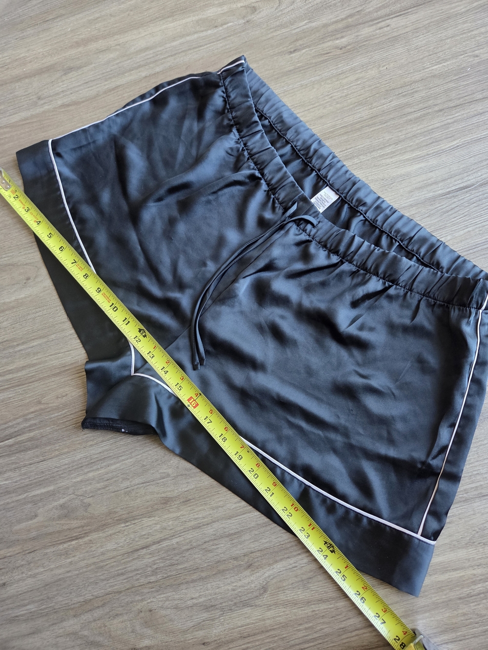 Victoria’s Secret Black Satin Pajama Short Set White Piping Logo. Size X-large - Picture 12 of 16
